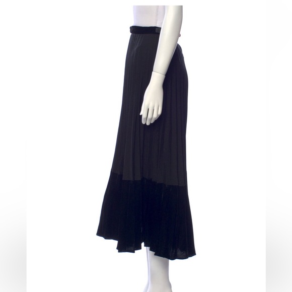 Sandro black pleated skirt with velvet bottom size 1 Small - Picture 2 of 3